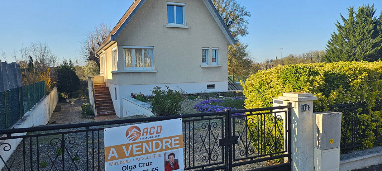 Maison à 
Mirebeau Sur Beze