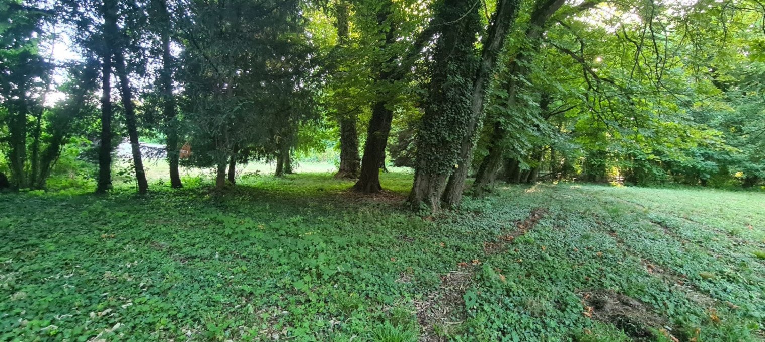 Terrain Ã  
Dijon