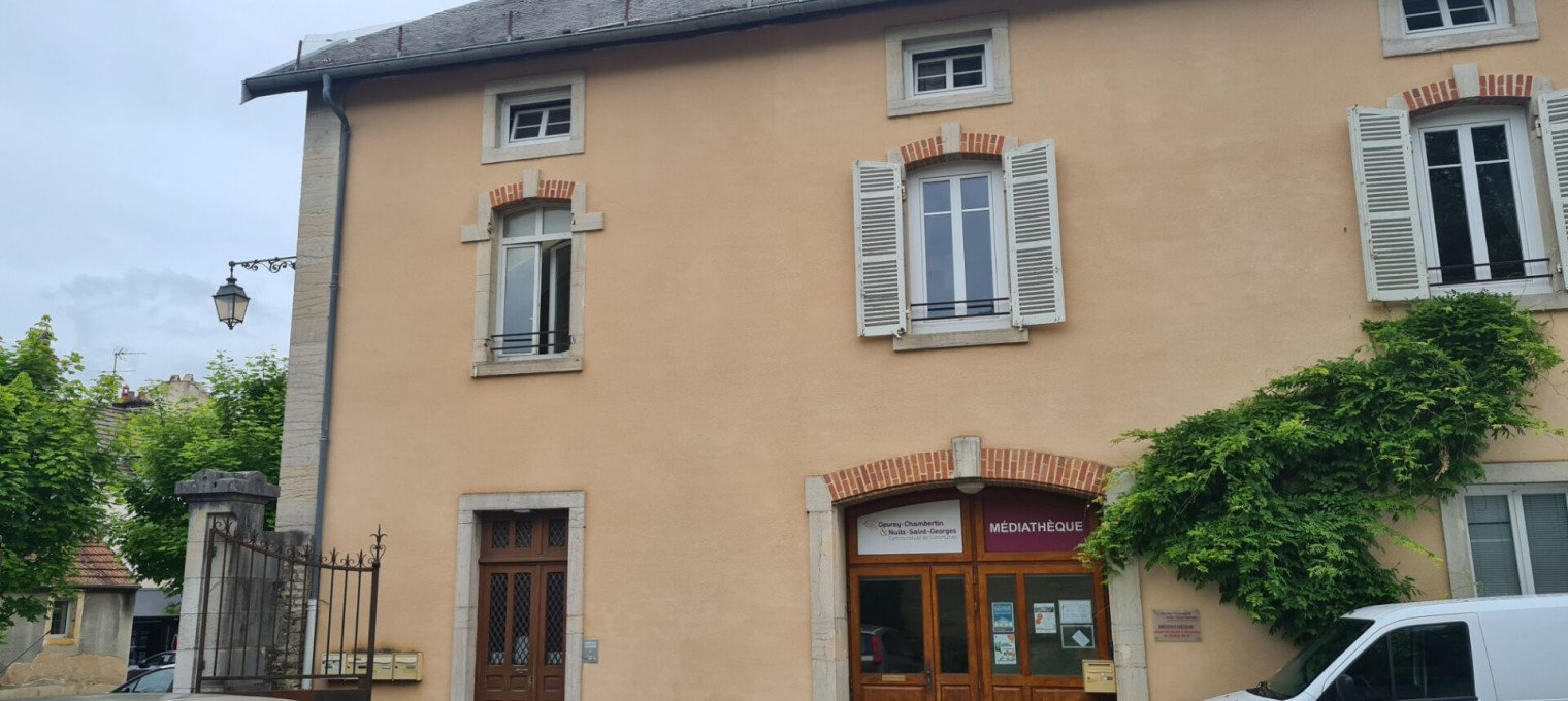 Appartement Ã  
Couchey